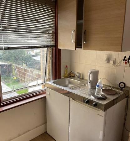 Beautiful Studio Flat Enfield Bagian luar foto