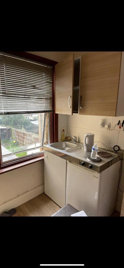 Beautiful Studio Flat Enfield Bagian luar foto